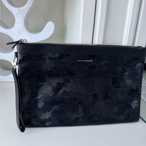 WANT LES ESSENTIELS Large Fold Double Zip A5 Folio Wristlet Bag Black Camo NEW